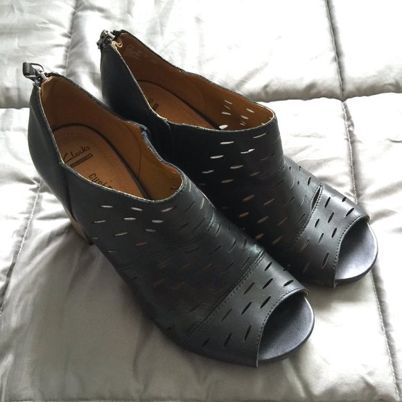 clarks dress sandals